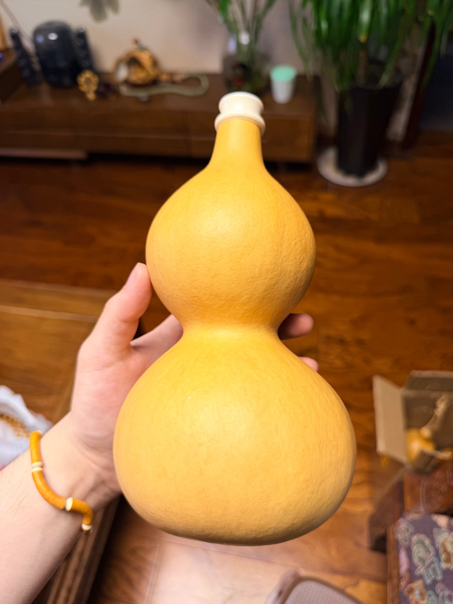 Natural Calabash HULU Auspicious & Exquisite Craft Traditional Chinese Handicraft A Meaningful Gift of Blessing and Good Fortune